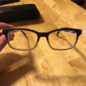 SALT FRAMES. BARELY WORN. W/ CASE